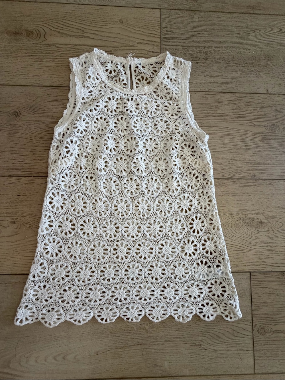 Sleeveless White Crochet Flower Crop Top
